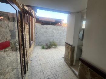 LEFKOŞA SURLARİÇİNDE TÜRK MALI SARITAŞ YAPI SATILIK EV 