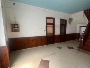 LEFKOŞA SURLARİÇİNDE TÜRK MALI SARITAŞ YAPI SATILIK EV 