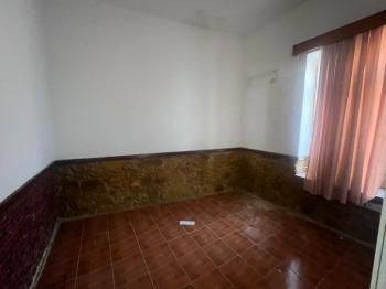 LEFKOŞA SURLARİÇİNDE TÜRK MALI SARITAŞ YAPI SATILIK EV 