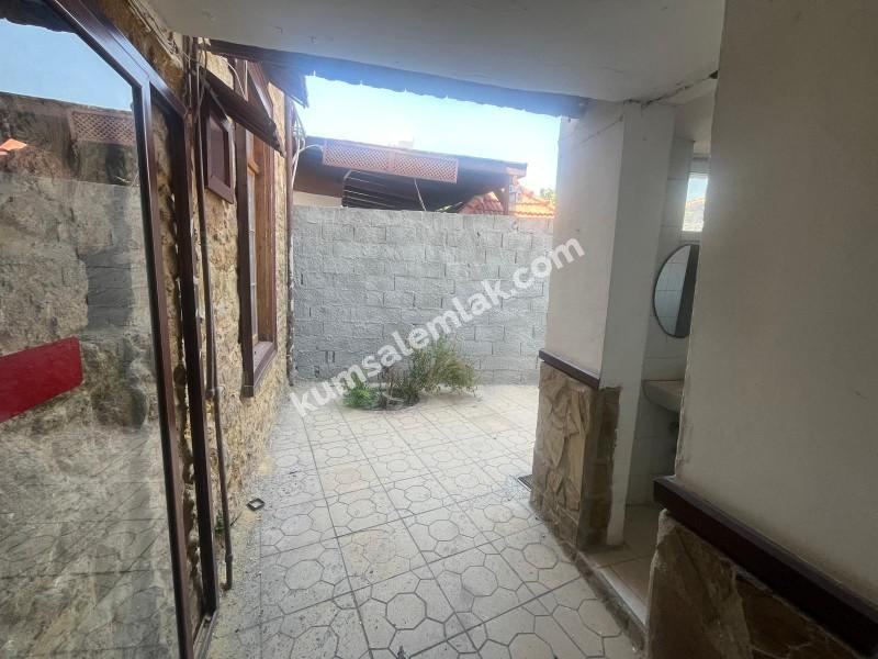 LEFKOŞA SURLARİÇİNDE TÜRK MALI SARITAŞ YAPI SATILIK EV 