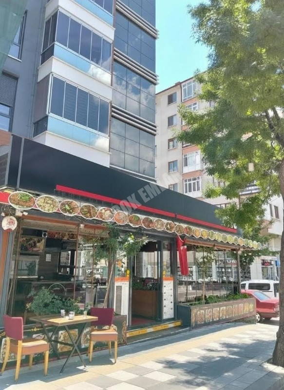 AFYON ÜÇOK EMLAKTAN CUMHURİYET MAH 600M² DEVREN KİRALIK İŞ YERİ 