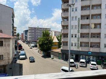 CUMHURİYET MAH. 3+1 KİRALIK DAİRE 150 M² – YENİ EMNİYET CIVARI ASANSÖRLÜ 