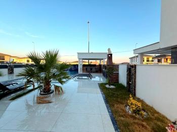 Didim'de Satılık Tam Müstakil 4+1 Ayrı Mutfaklı Villa