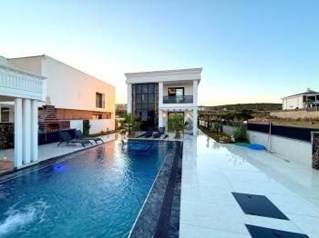Didim'de Satılık Tam Müstakil 4+1 Ayrı Mutfaklı Villa