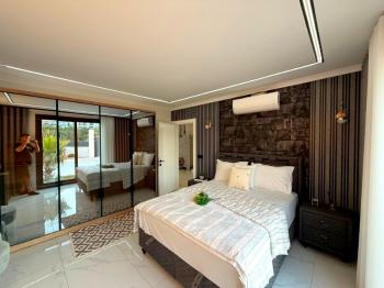 Didim'de Satılık Tam Müstakil 4+1 Ayrı Mutfaklı Villa