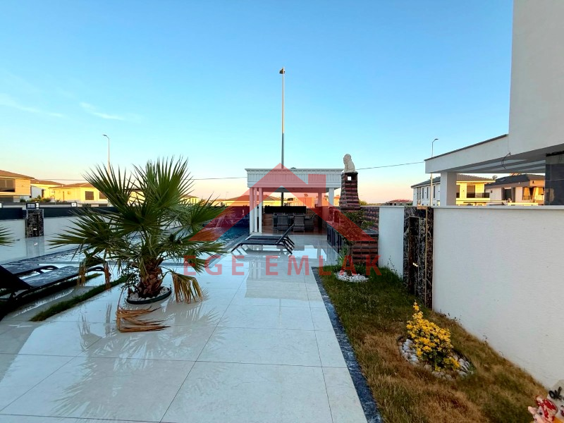 Didim'de Satılık Tam Müstakil 4+1 Ayrı Mutfaklı Villa