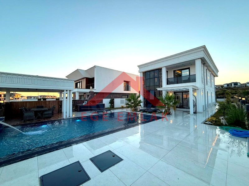 Didim'de Satılık Tam Müstakil 4+1 Ayrı Mutfaklı Villa