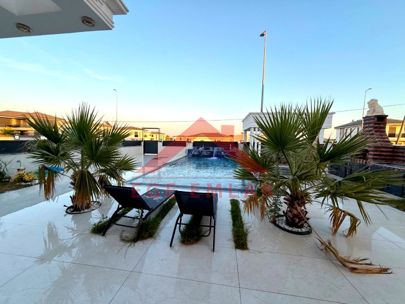 Didim'de Satılık Tam Müstakil 4+1 Ayrı Mutfaklı Villa