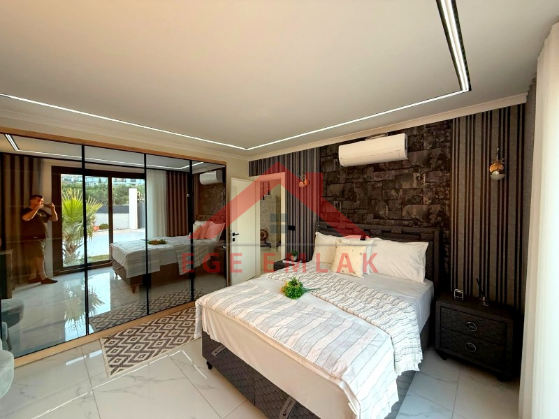 Didim'de Satılık Tam Müstakil 4+1 Ayrı Mutfaklı Villa