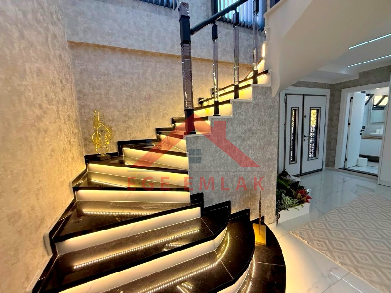 Didim'de Satılık Tam Müstakil 4+1 Ayrı Mutfaklı Villa