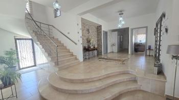 Gazimağusa Yeni Boğaziçi’nde Satılık 4+2 Müstakil Villa