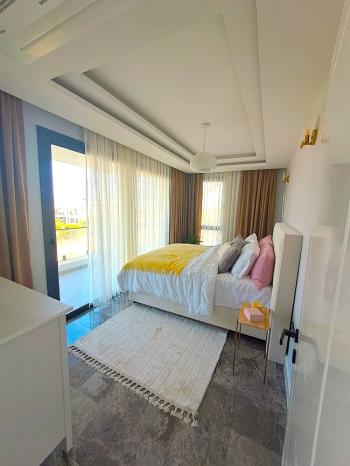 KKTC GİRNE LAPTADA DENİZ MANZARALI EŞYALI SATILIK 4+1 VİLLA