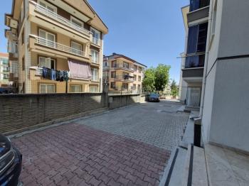 * AFYON ÜÇOK EMLAKTAN NAZMİ SAATÇİ MAH 3+1 127M² ASANSÖRLÜ EBEVEYN BANYOLU KİRALIK DAİRE *