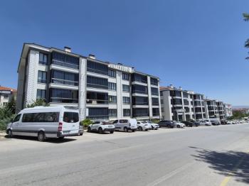 * AFYON ÜÇOK EMLAKTAN NAZMİ SAATÇİ MAH 3+1 127M² ASANSÖRLÜ EBEVEYN BANYOLU KİRALIK DAİRE *