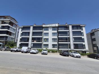 * AFYON ÜÇOK EMLAKTAN NAZMİ SAATÇİ MAH 3+1 127M² ASANSÖRLÜ EBEVEYN BANYOLU KİRALIK DAİRE *