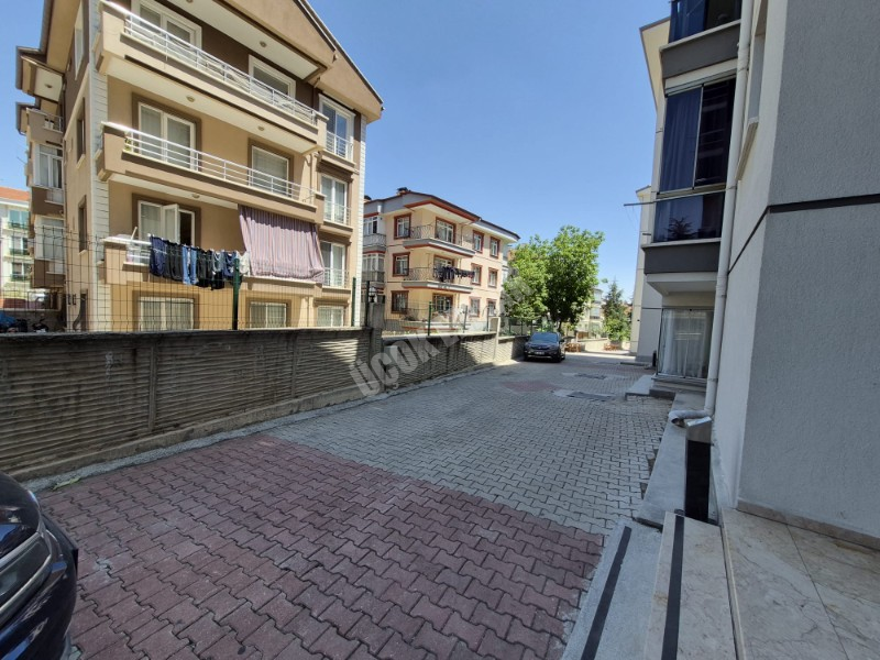 * AFYON ÜÇOK EMLAKTAN NAZMİ SAATÇİ MAH 3+1 127M² ASANSÖRLÜ EBEVEYN BANYOLU KİRALIK DAİRE *