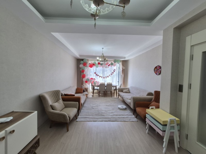 * AFYON ÜÇOK EMLAKTAN NAZMİ SAATÇİ MAH 3+1 127M² ASANSÖRLÜ EBEVEYN BANYOLU KİRALIK DAİRE *