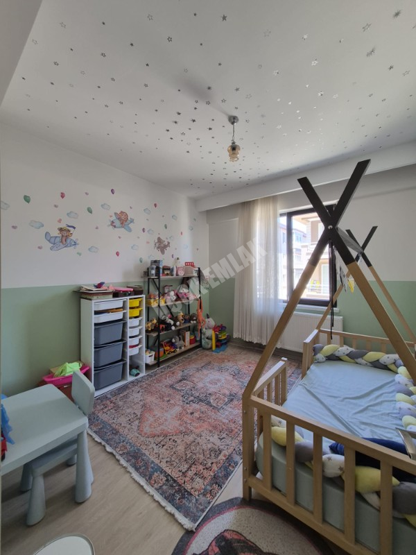 * AFYON ÜÇOK EMLAKTAN NAZMİ SAATÇİ MAH 3+1 127M² ASANSÖRLÜ EBEVEYN BANYOLU KİRALIK DAİRE *
