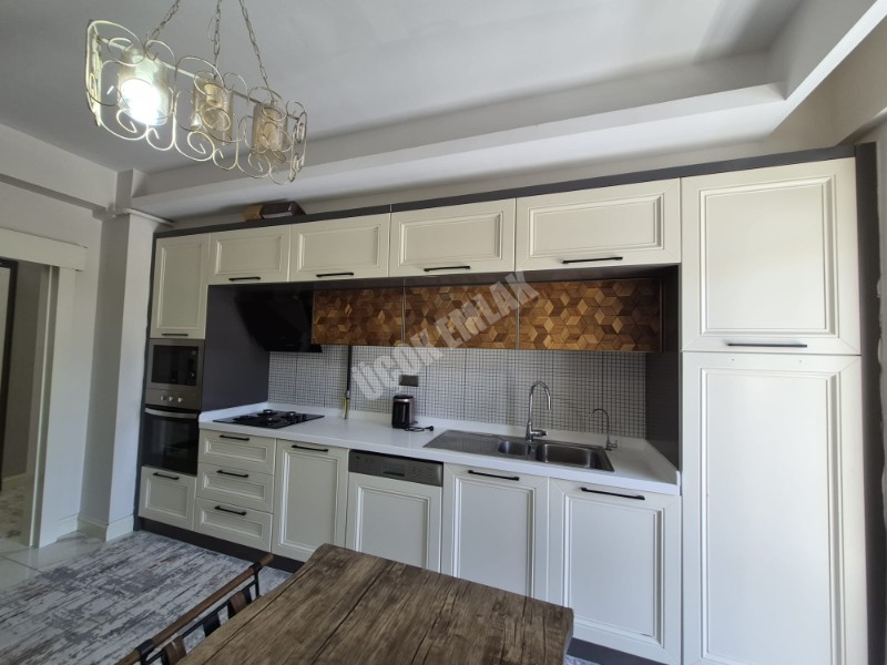* AFYON ÜÇOK EMLAKTAN NAZMİ SAATÇİ MAH 3+1 127M² ASANSÖRLÜ EBEVEYN BANYOLU KİRALIK DAİRE *