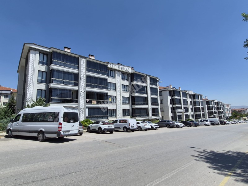 * AFYON ÜÇOK EMLAKTAN NAZMİ SAATÇİ MAH 3+1 127M² ASANSÖRLÜ EBEVEYN BANYOLU KİRALIK DAİRE *