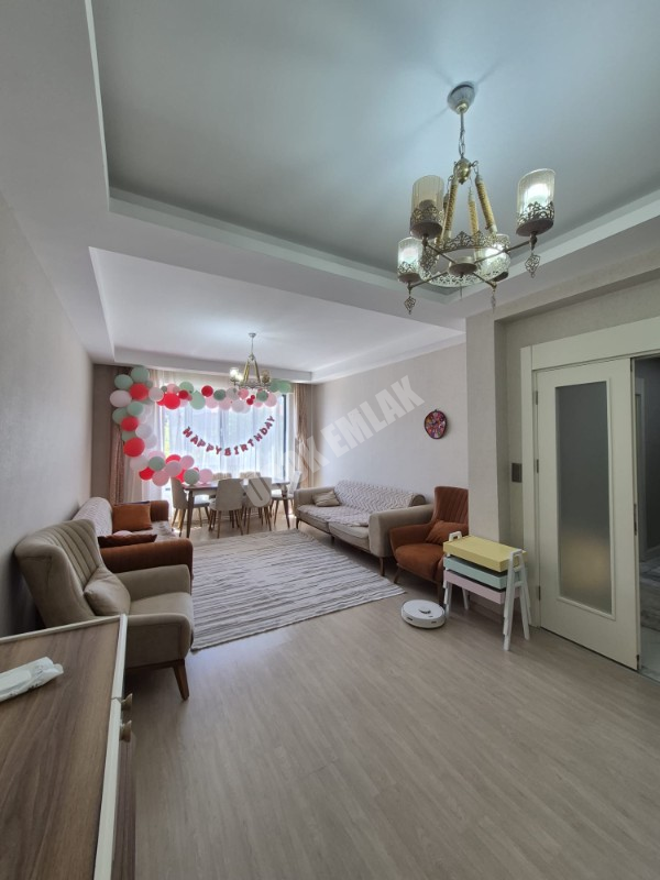 * AFYON ÜÇOK EMLAKTAN NAZMİ SAATÇİ MAH 3+1 127M² ASANSÖRLÜ EBEVEYN BANYOLU KİRALIK DAİRE *
