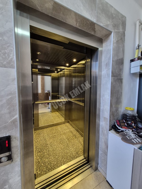 * AFYON ÜÇOK EMLAKTAN NAZMİ SAATÇİ MAH 3+1 127M² ASANSÖRLÜ EBEVEYN BANYOLU KİRALIK DAİRE *