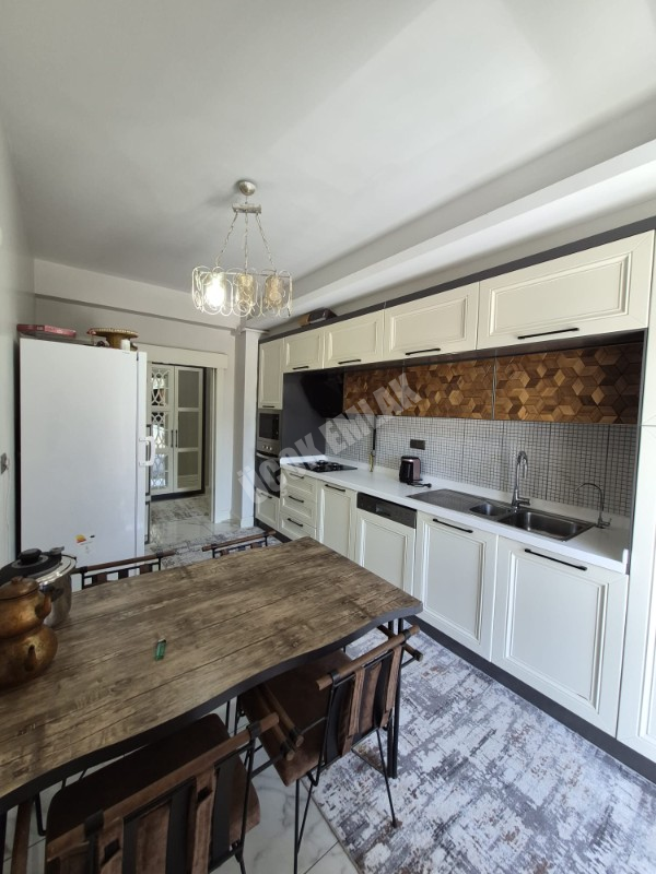 * AFYON ÜÇOK EMLAKTAN NAZMİ SAATÇİ MAH 3+1 127M² ASANSÖRLÜ EBEVEYN BANYOLU KİRALIK DAİRE *