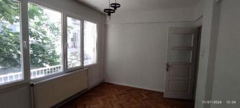 Antre Emlak'tan Satılık Bahçelievler'de Cadde Üstü 3+1,140 M2 Brüt Doğalgazlı Bakımlı Daire