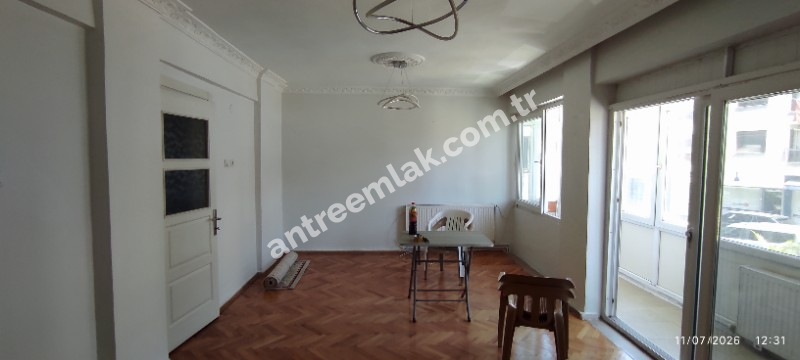 Antre Emlak'tan Satılık Bahçelievler'de Cadde Üstü 3+1,140 M2 Brüt Doğalgazlı Bakımlı Daire