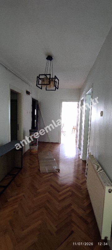 Antre Emlak'tan Satılık Bahçelievler'de Cadde Üstü 3+1,140 M2 Brüt Doğalgazlı Bakımlı Daire