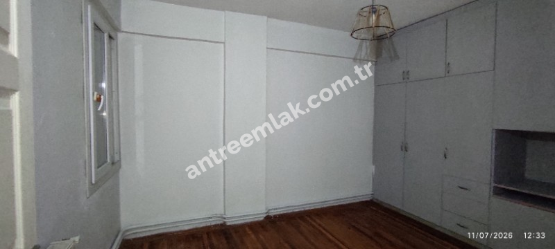 Antre Emlak'tan Satılık Bahçelievler'de Cadde Üstü 3+1,140 M2 Brüt Doğalgazlı Bakımlı Daire