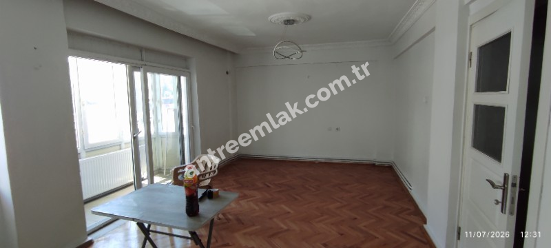 Antre Emlak'tan Satılık Bahçelievler'de Cadde Üstü 3+1,140 M2 Brüt Doğalgazlı Bakımlı Daire