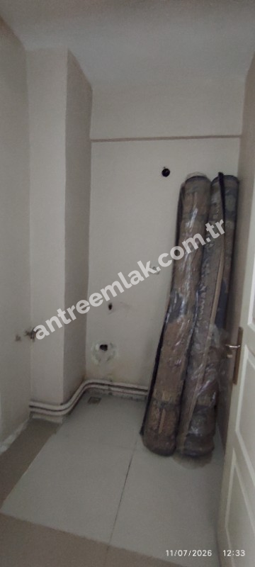 Antre Emlak'tan Satılık Bahçelievler'de Cadde Üstü 3+1,140 M2 Brüt Doğalgazlı Bakımlı Daire