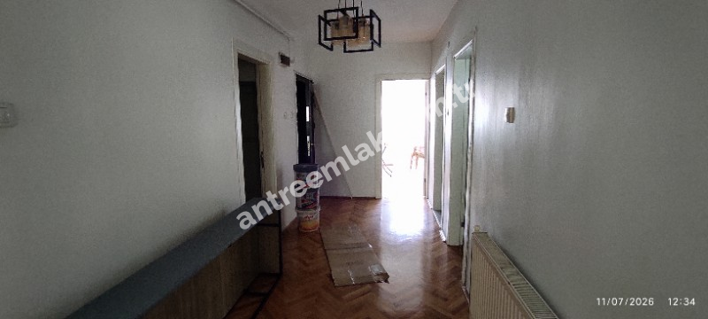 Antre Emlak'tan Satılık Bahçelievler'de Cadde Üstü 3+1,140 M2 Brüt Doğalgazlı Bakımlı Daire