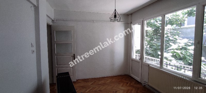 Antre Emlak'tan Satılık Bahçelievler'de Cadde Üstü 3+1,140 M2 Brüt Doğalgazlı Bakımlı Daire