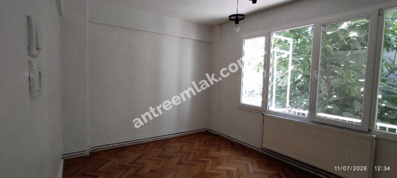 Antre Emlak'tan Satılık Bahçelievler'de Cadde Üstü 3+1,140 M2 Brüt Doğalgazlı Bakımlı Daire