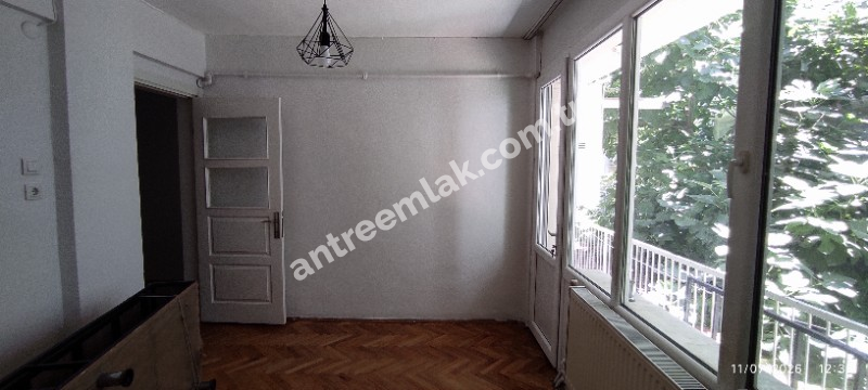 Antre Emlak'tan Satılık Bahçelievler'de Cadde Üstü 3+1,140 M2 Brüt Doğalgazlı Bakımlı Daire