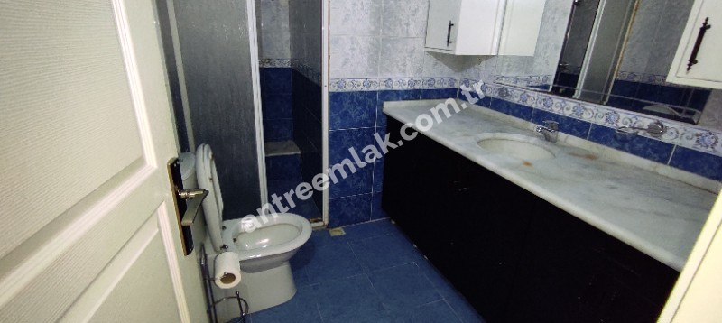 Antre Emlak'tan Satılık Bahçelievler'de Cadde Üstü 3+1,140 M2 Brüt Doğalgazlı Bakımlı Daire
