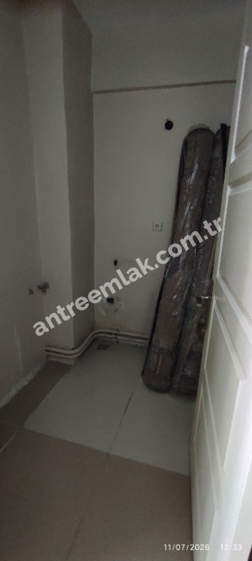 Antre Emlak'tan Satılık Bahçelievler'de Cadde Üstü 3+1,140 M2 Brüt Doğalgazlı Bakımlı Daire