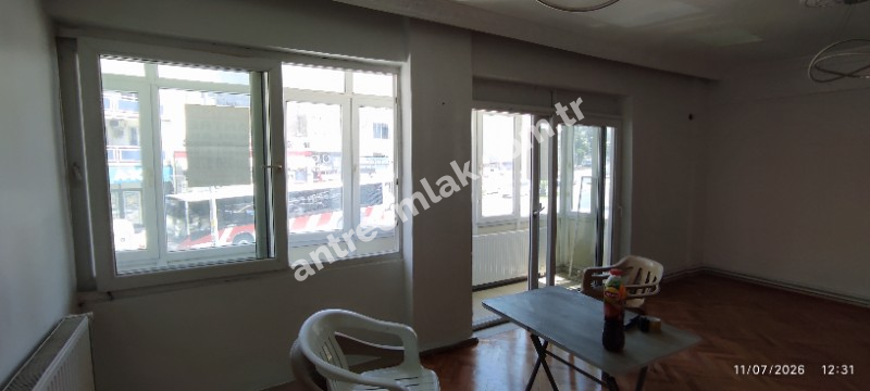 Antre Emlak'tan Satılık Bahçelievler'de Cadde Üstü 3+1,140 M2 Brüt Doğalgazlı Bakımlı Daire