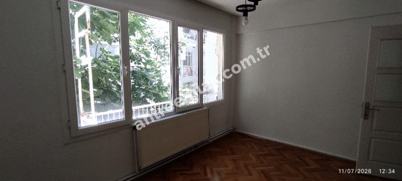 Antre Emlak'tan Satılık Bahçelievler'de Cadde Üstü 3+1,140 M2 Brüt Doğalgazlı Bakımlı Daire
