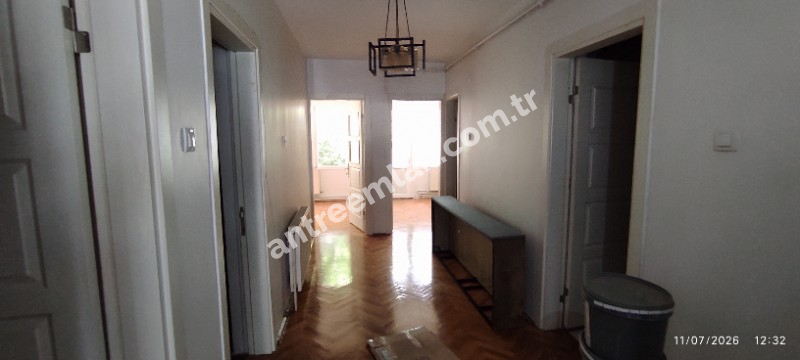 Antre Emlak'tan Satılık Bahçelievler'de Cadde Üstü 3+1,140 M2 Brüt Doğalgazlı Bakımlı Daire