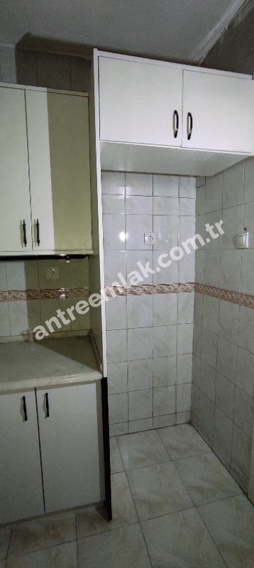 Antre Emlak'tan Satılık Bahçelievler'de Cadde Üstü 3+1,140 M2 Brüt Doğalgazlı Bakımlı Daire