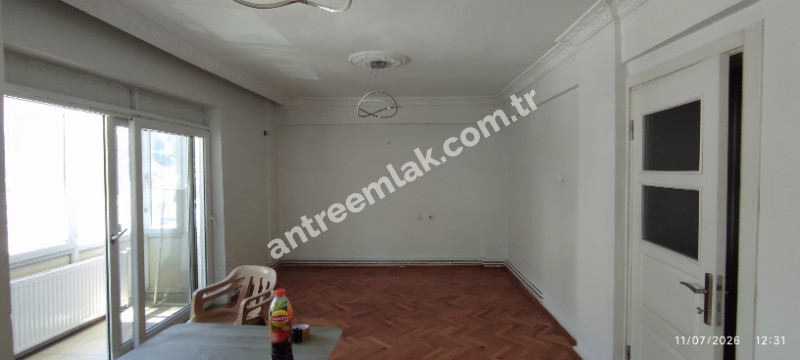 Antre Emlak\\\\\\\\\\\\\\\\\\\\\\\\\\\\\\\'tan Satılık Bahçelievler\\\\\\\\\\\\\\\\\\\\\\\\\\\\\\\'de Cadde Üstü 3+1,140 M2 Brüt Doğalgazlı Bakımlı Daire