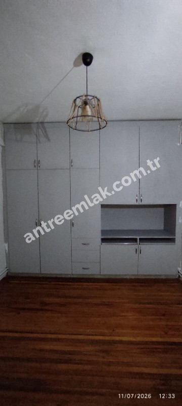 Antre Emlak'tan Satılık Bahçelievler'de Cadde Üstü 3+1,140 M2 Brüt Doğalgazlı Bakımlı Daire