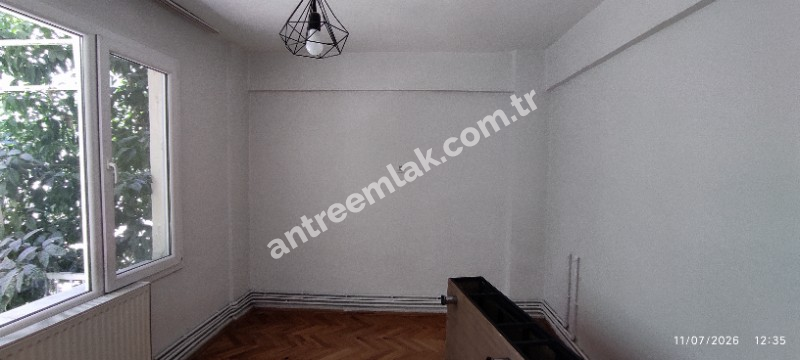 Antre Emlak'tan Satılık Bahçelievler'de Cadde Üstü 3+1,140 M2 Brüt Doğalgazlı Bakımlı Daire