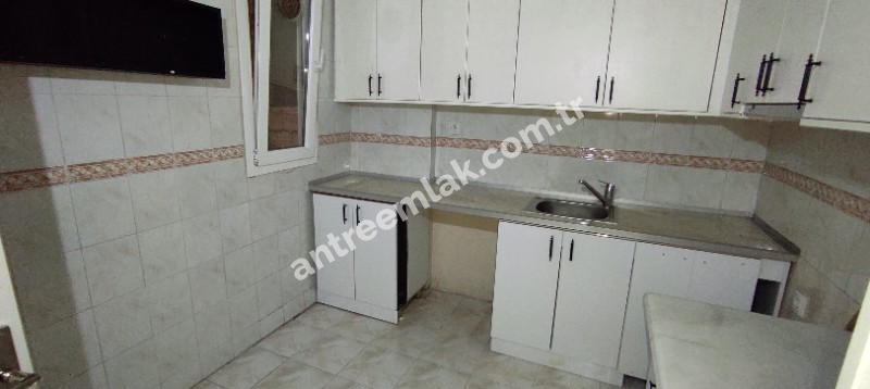 Antre Emlak'tan Satılık Bahçelievler'de Cadde Üstü 3+1,140 M2 Brüt Doğalgazlı Bakımlı Daire