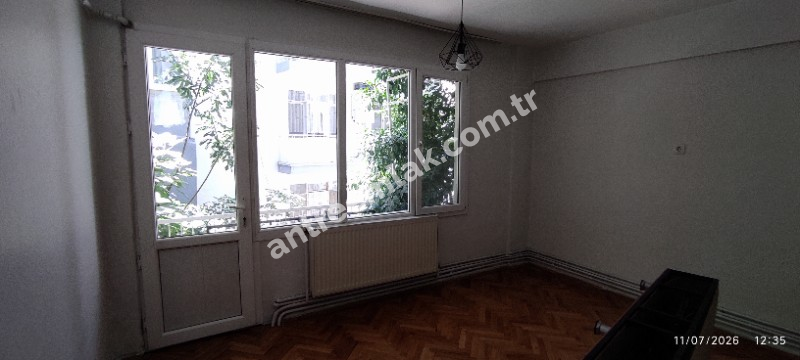 Antre Emlak'tan Satılık Bahçelievler'de Cadde Üstü 3+1,140 M2 Brüt Doğalgazlı Bakımlı Daire