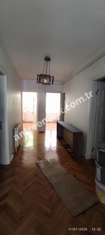 Antre Emlak'tan Satılık Bahçelievler'de Cadde Üstü 3+1,140 M2 Brüt Doğalgazlı Bakımlı Daire