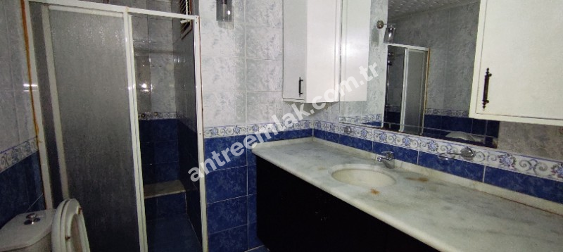 Antre Emlak'tan Satılık Bahçelievler'de Cadde Üstü 3+1,140 M2 Brüt Doğalgazlı Bakımlı Daire